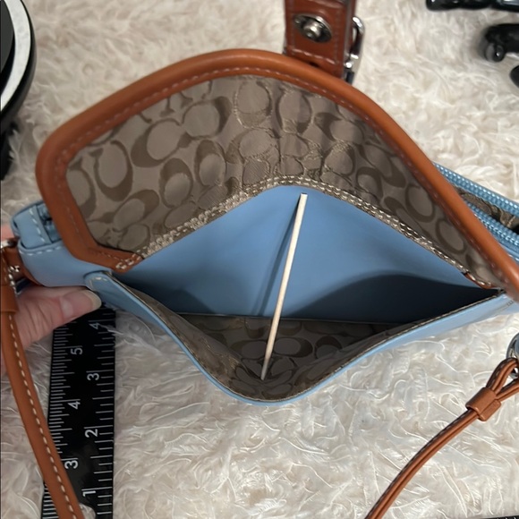 Coach Hamptons Spectator Wristlet Clutch EUC